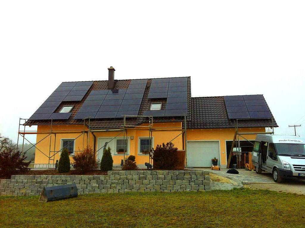 PV Anlage auf Hausdach in der Fränkischen Schweiz, Oberfranken